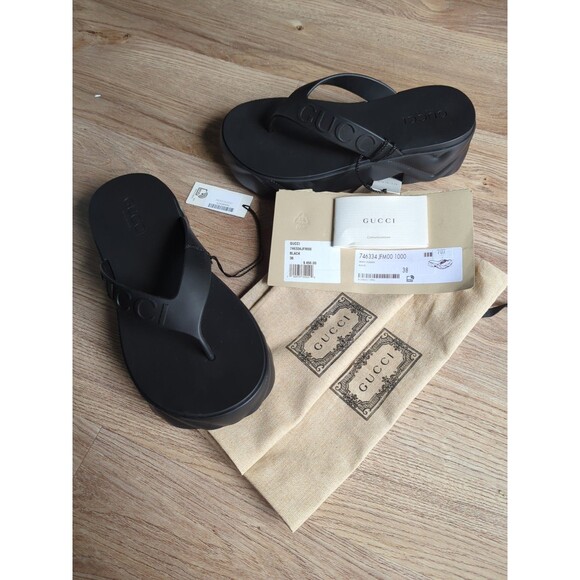 Gucci Logo Rubber Platform Embossed Marmot Thong Sandals - Picture 1 of 14
